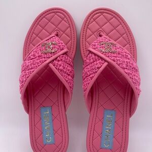 CHANEL sandals in pink